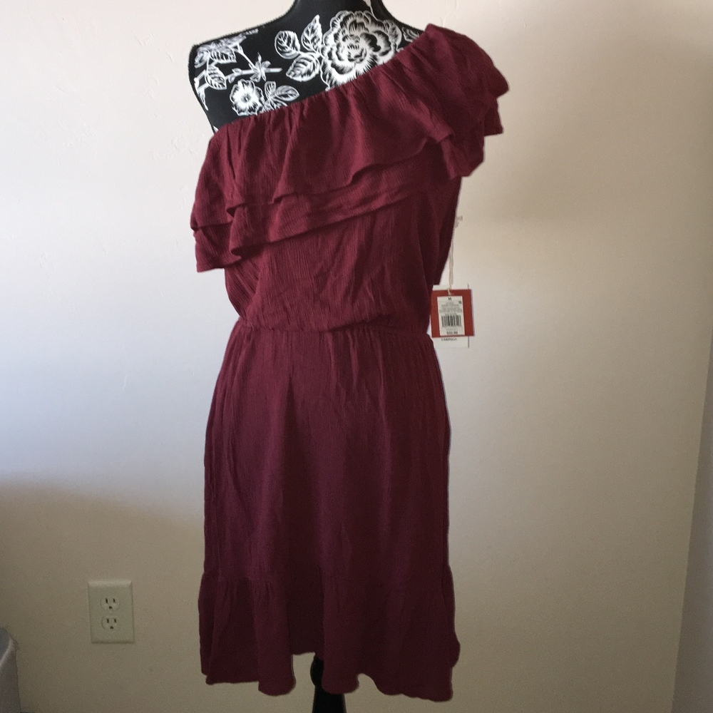 Cute one shoulder dress in maroon
